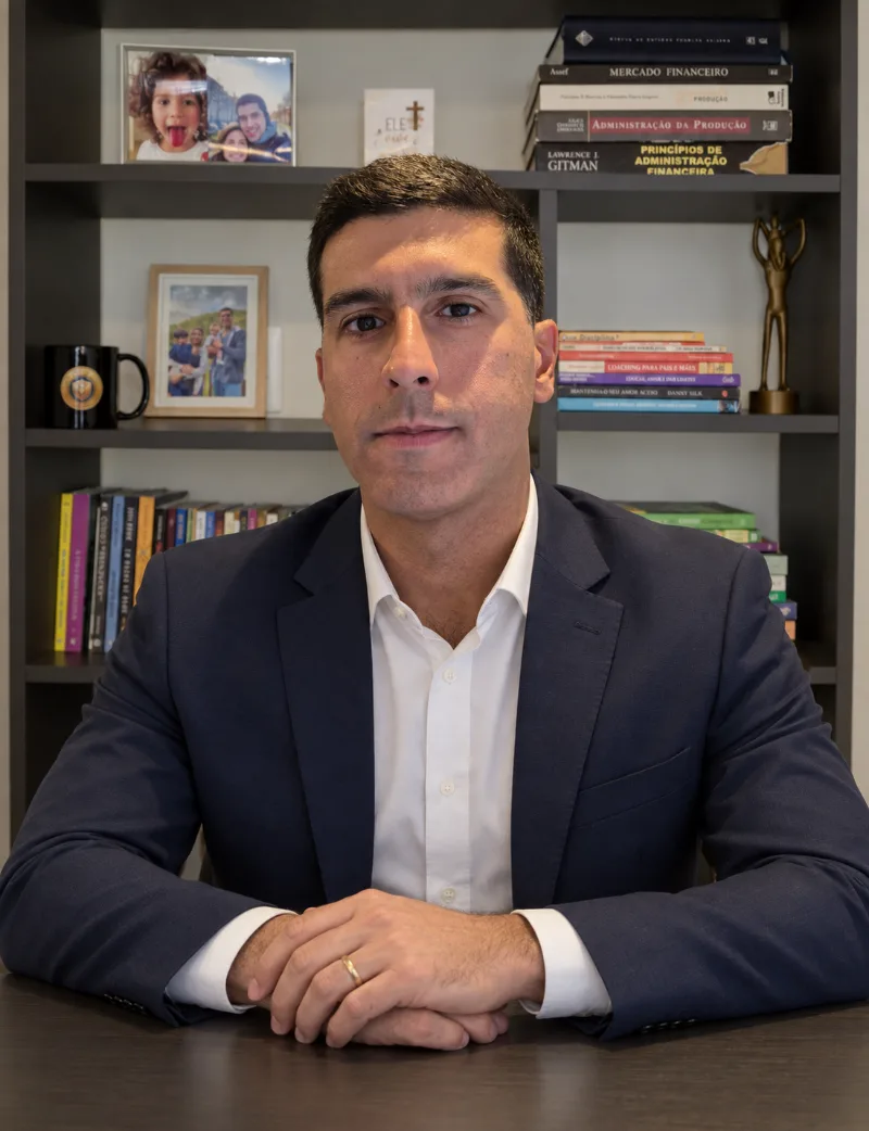 Douglas Resende em seu escritório
